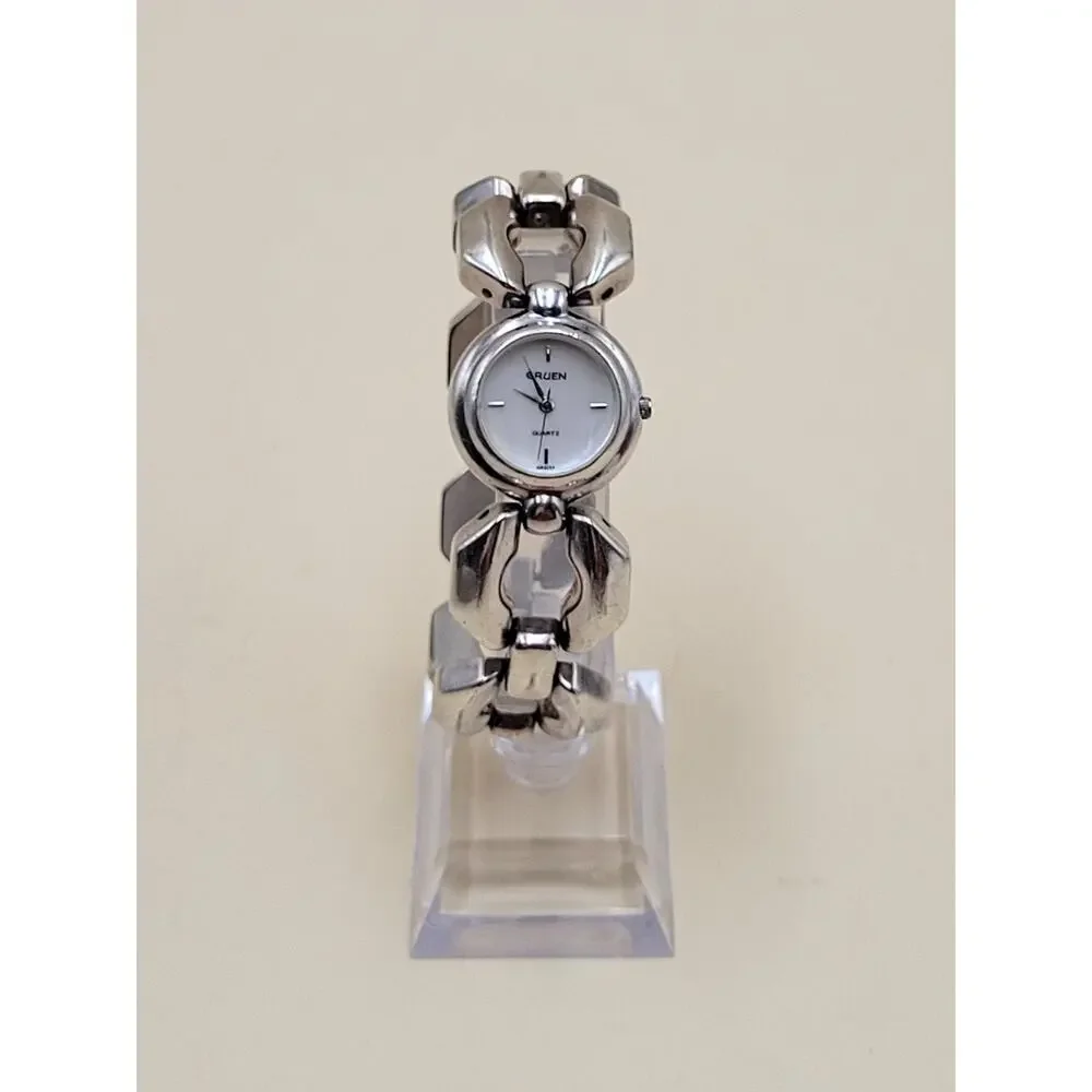 Vintage Gruen Ladies Watch Swiss Quartz ETA 902.104 Silver Tone Bracelet Rare